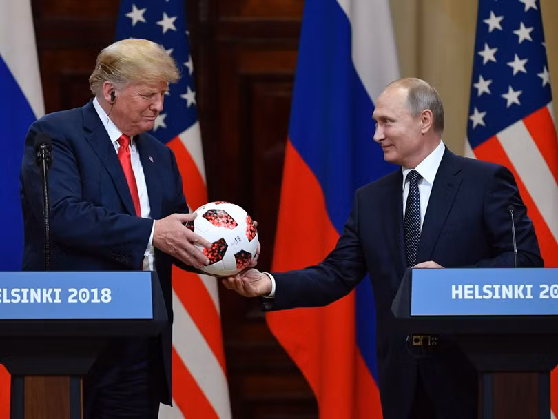 Ngày 16 tháng 7 năm 2018, Tổng thống Hoa Kỳ Donald Trump và Tổng thống Nga Putin đã tổ chức một cuộc họp báo chung tại Helsinki, Phần Lan. Tại đây, ông Putin đã tặng ông Trump quả bóng được sử dụng trong World Cup tại Nga.