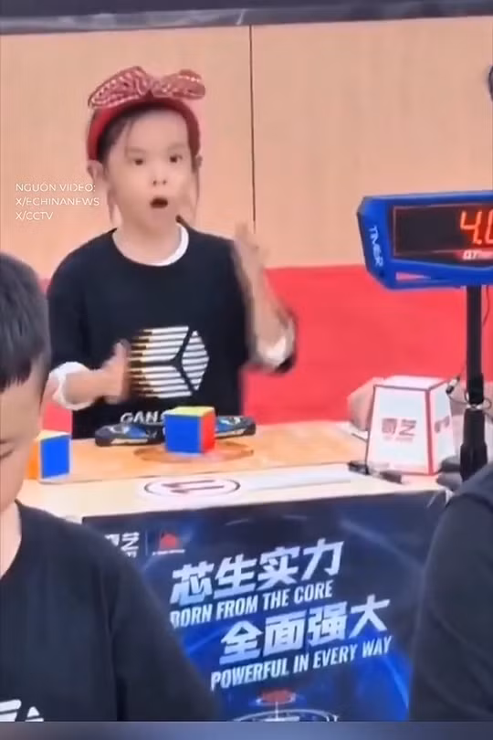 Cô bé Trung Quốc 6 tuổi phá kỷ lục Rubik, mẹ bật mí lợi ích bất ngờ