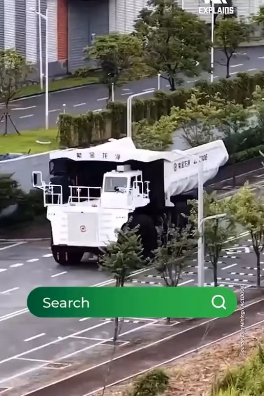 "Quái vật" xe tải điện chở 230 tấn đá xuất hiện ở Trung Quốc