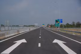 Kết luận thanh tra chỉ ra nhiều tồn tại, hạn chế tại Dự án cao tốc Bắc - Nam phía Đông giai đoạn 2021-2025. Ảnh: Báo Xây dựng.