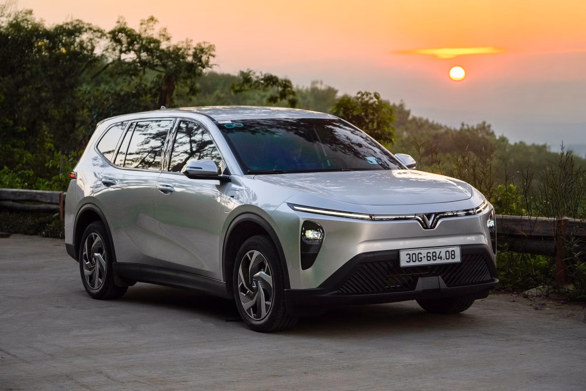 vinfast-limo-green-gay-bao-co-kha-nang-soan-ngoi-mitsubishi-xpander-nam-2025-anh-2.jpg
