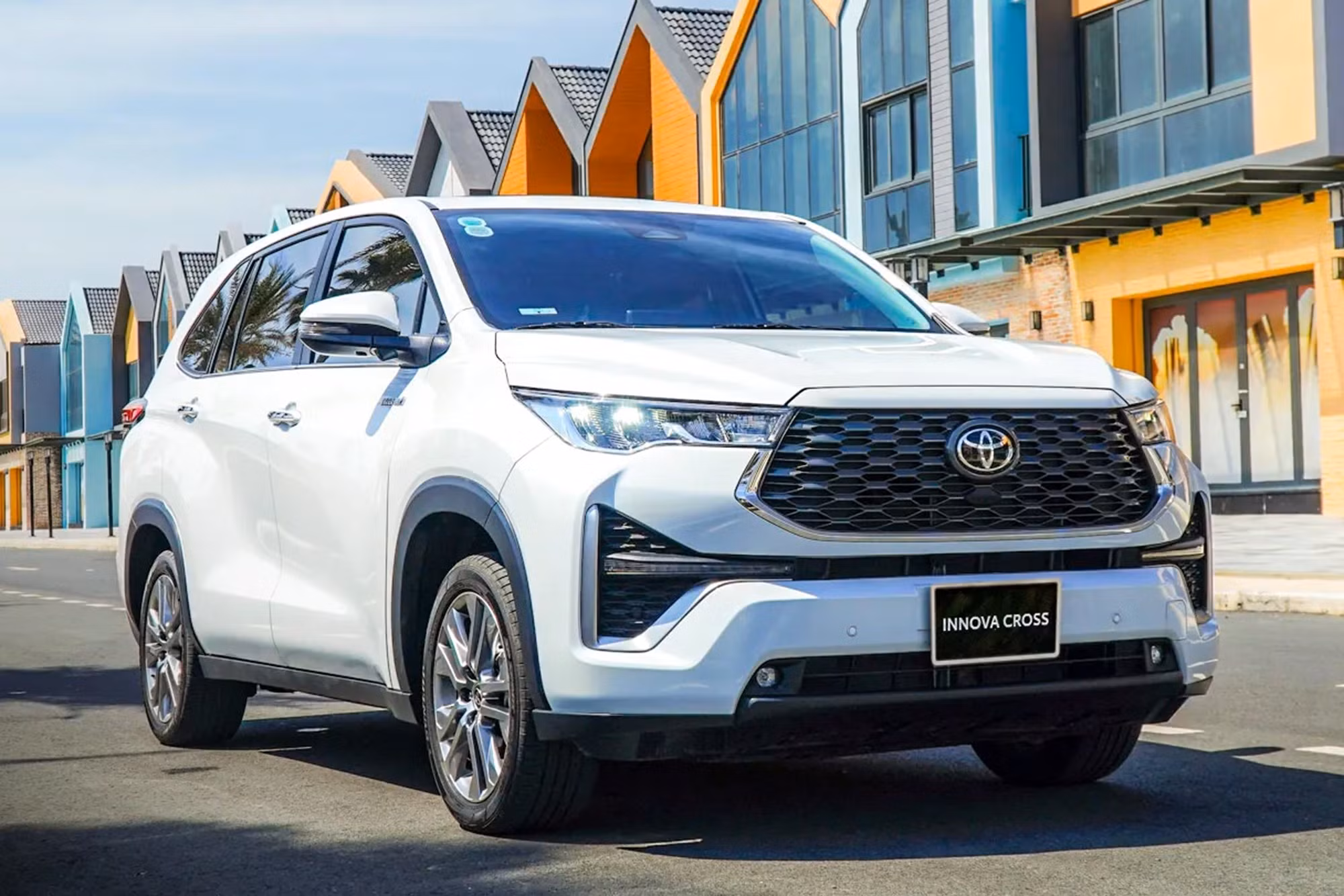 toyota-innova-cross-hybrid.jpg