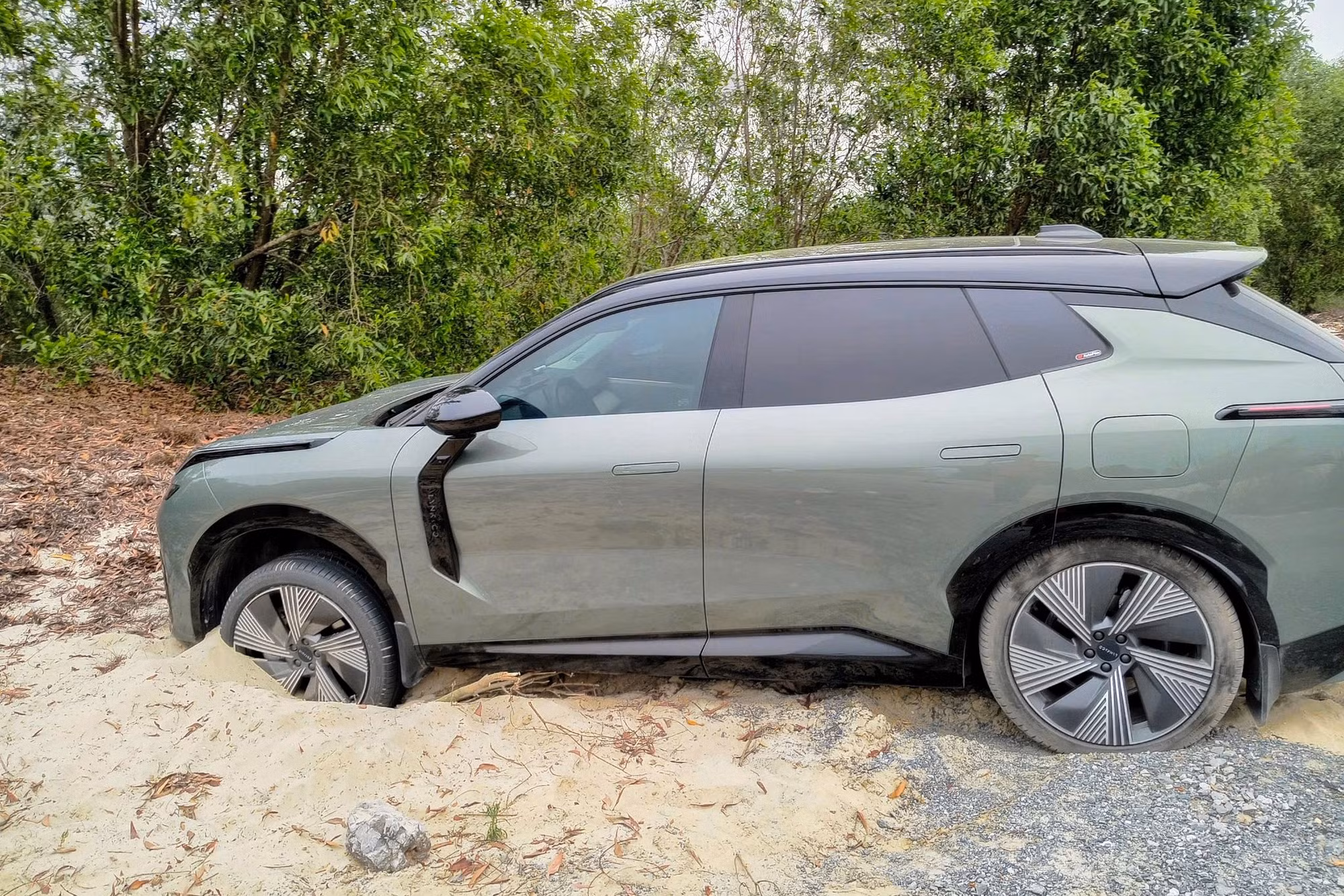 lynk-co-08-sa-lay.jpg