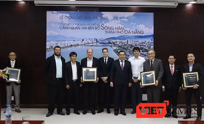 Sáng 3/12, UBND TP Đà Nẵng đã chính thức công bố và trao giải cho Cuộc thi Ý tưởng quy hoạch và thiết kế cảnh quan hai bên bờ sông Hàn.