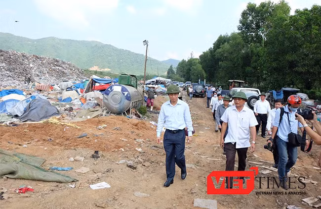 Bí thư Thành ủy Đà Nẵng Nguyễn Xuân Anh đã phải 2 lần thị sát, chỉ đạo xử lý triệt để tình trạng ô nhiễm môi trường tại bãi rác Khánh Sơn