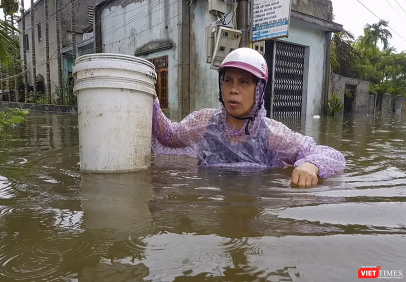 Người dân miền Trung rất cần sự giúp đỡ bằng những mặt hàng thiết yếu.