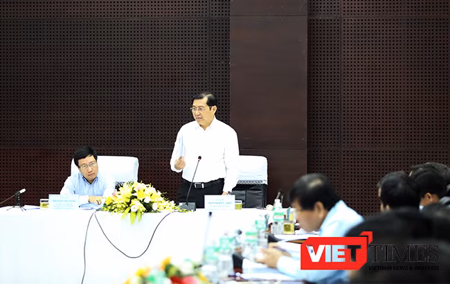Chủ tịch UBND TP Đà Nẵng Huỳnh Đức Thơ đề đạt ý kiến với đoàn công tác Chính phủ tại buổi làm việc