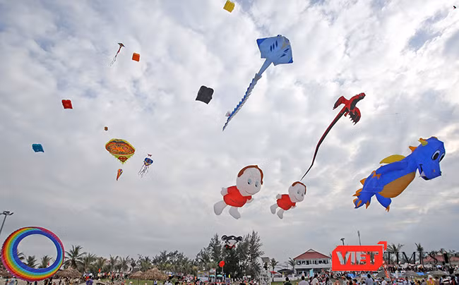 Với chủ đề “Bay lên những giấc mơ”, Lễ hội Diều Đà Nẵng 2017 sẽ diễn ra tại bãi biển Mỹ Khê (đường Võ Nguyên Giáp, quận Sơn Trà, TP Đà Nẵng).