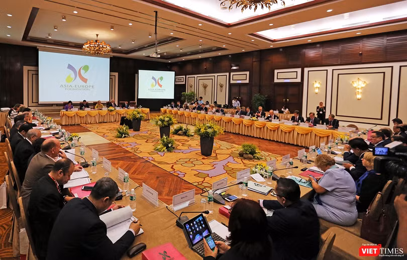 Sáng 30/11, tại Đà Nẵng, trong khuôn khổ hợp tác Á-Âu (ASEM), cuộc họp Hội đồng các Thống đốc Quỹ Á-Âu (ASEF) lần thứ 37 đã chính thức khai mạc.