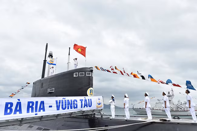 VietTimes, Lữ đoàn Tàu ngầm, Hải Quân, Cam Ranh, Khánh Hòa, HQ 186, Đà Nẵng, HQ 187, Bà Rịa-Vũng Tàu, thượng cờ