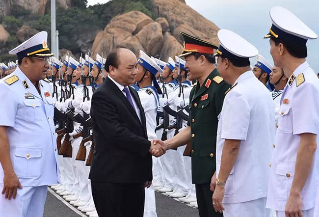 VietTimes, Lữ đoàn Tàu ngầm, Hải Quân, Cam Ranh, Khánh Hòa, HQ 186, Đà Nẵng, HQ 187, Bà Rịa-Vũng Tàu, thượng cờ