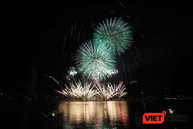 Lễ hội pháo hoa Đà Nẵng 2017: Mãn nhãn với “Trận chung kết sớm” giữa Úc và Ý ảnh 14