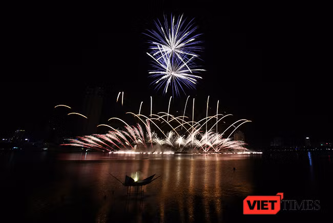 Lễ hội pháo hoa Đà Nẵng 2017: Mãn nhãn với “Trận chung kết sớm” giữa Úc và Ý ảnh 20