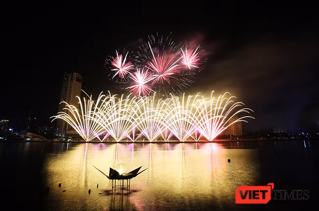 Lễ hội pháo hoa Đà Nẵng 2017: Mãn nhãn với “Trận chung kết sớm” giữa Úc và Ý ảnh 30