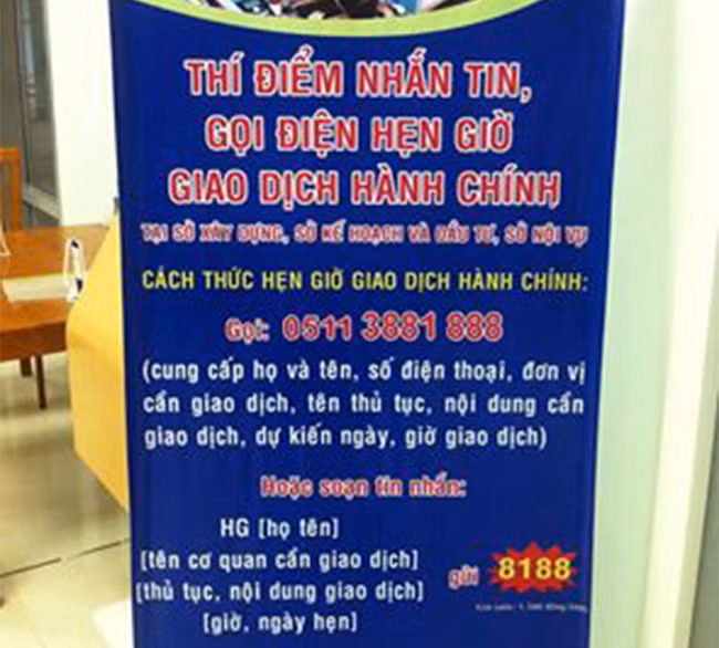 Mặc dù UBND TP Đà Nẵng đã đưa dịch vụ hẹn giờ giao dịch hành chính vào áp dụng để phục vụ người dân, nhưng do thiếu thông tin nên người dân ùn ùn đến đổi GPLX gây quá tải