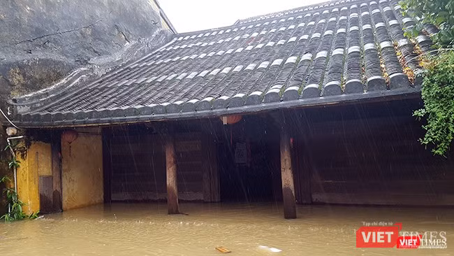 Lũ ngập phố cổ, Hội An sẵn sàng sơ tán dân khỏi vùng nguy hiểm ảnh 4