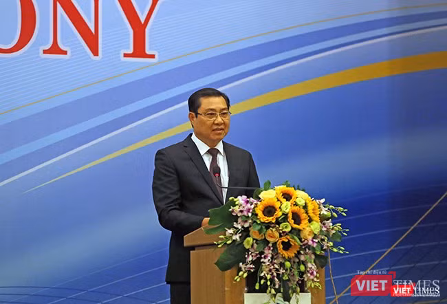 Vói vai trò là thành phố đăng cai, Chủ tịch UBND TP Đà Nẵng Huỳnh Đức Thơ cho rằng, Diễn đàn Tiếng nói tương lai APEC 2017 là cơ hội quý để các bạn thanh niên tiếp cận với những kiến thức thực tế, được chia sẻ bởi những diễn giả hàng đầu