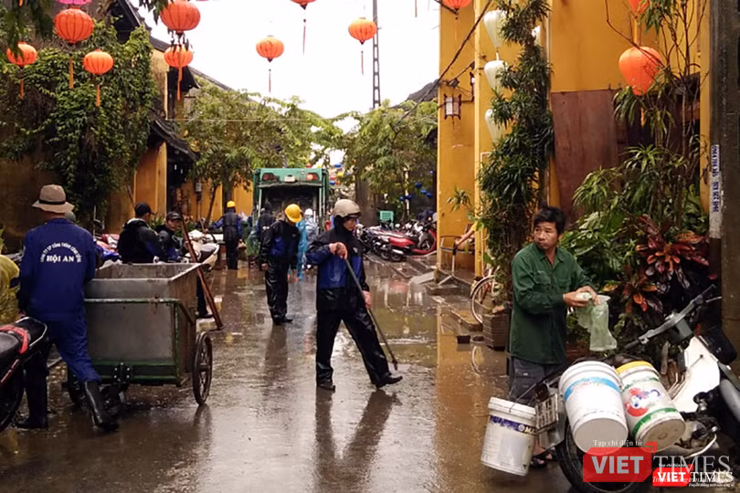 Hội An căng mình dọn rác sau lũ đón APEC ảnh 6