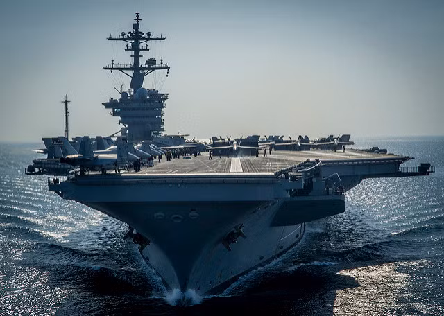 Trước khi đến Việt Nam, tàu USS Carl Vinson - siêu tàu sân bay thứ ba chạy bằng năng lượng hạt nhân lớp Nimitz của Mỹ, đã có chuyến thăm Philippines