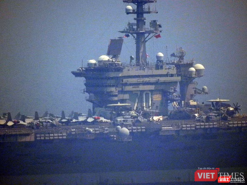 Cận cảnh siêu tàu sân bay Mỹ USS Carl Vinson đang neo đậu Tiên Sa ảnh 9