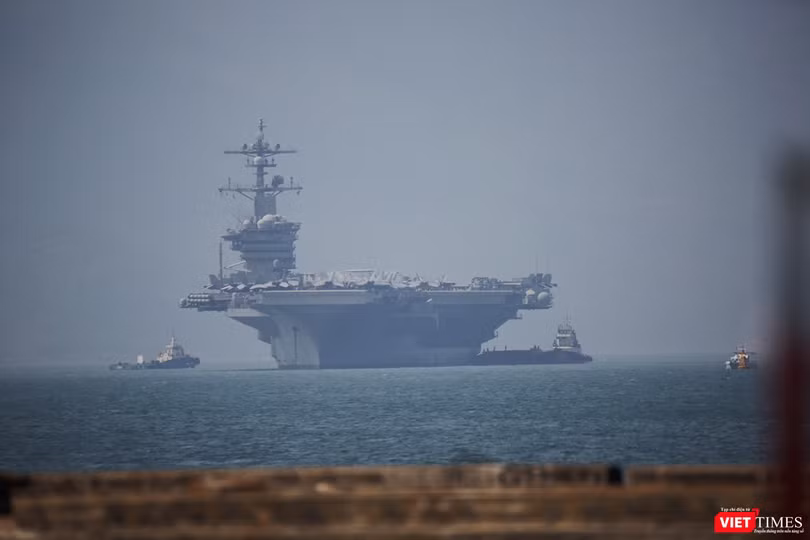 Sau 5 ngày lưu lại Đà Nẵng, ngày 9/3, đội tàu sân bay Hải quân Mỹ-USS Carl Vinson (CVN-70) đã rời Đà Nẵng, chính thức khép lại chuyến thăm tốt đẹp TP Đà Nẵng trong 5 ngày.