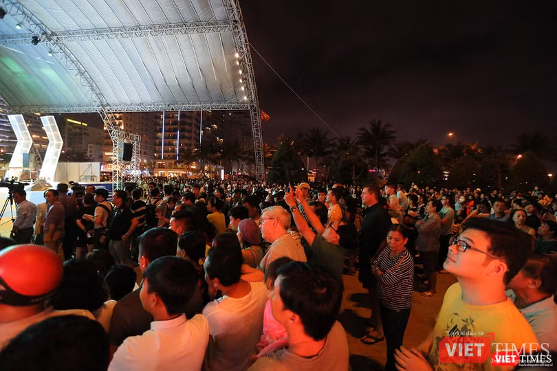 Thủy thủ Hạm đội 7 Mỹ hát vang “Nối vòng tay lớn“ ảnh 3