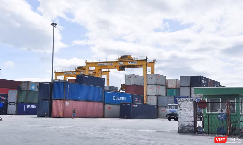 Một góc kho bãi container Cảng Đà Nẵng Một góc kho bãi container Cảng Đà Nẵng