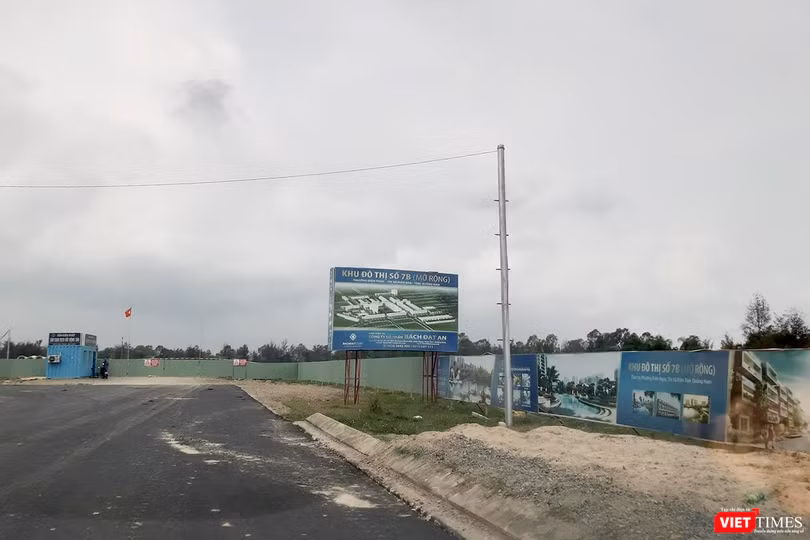 Dự án 7B mở rộng do Công ty CP Bách Đạt An làm chủ đầu tư chỉ là tường rào và bảng hiệu Dự án 7B mở rộng do Công ty CP Bách Đạt An làm chủ đầu tư chỉ là tường rào và bảng hiệu