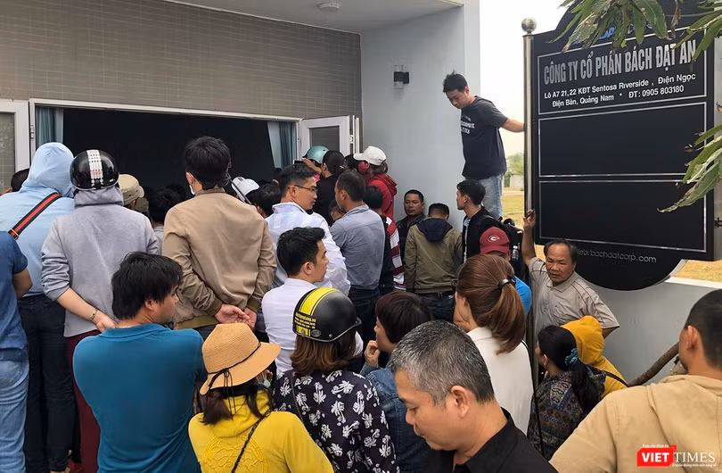 Thị trường BĐS thiếu minh bạch, người mua dễ rơi vào bẫy và đối mặt với những hệ lụy khó lường Thị trường BĐS thiếu minh bạch, người mua dễ rơi vào bẫy và đối mặt với những hệ lụy khó lường