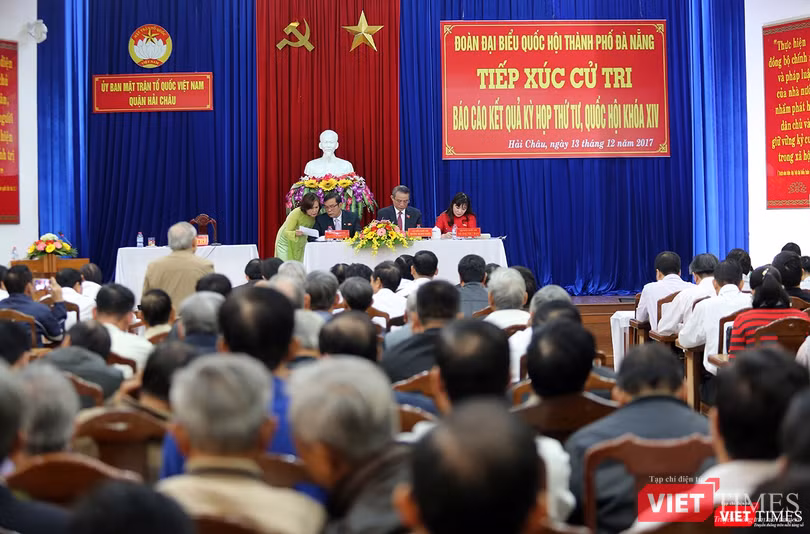 Sáng 12/12, trong chương trình làm việc báo cáo kết quả kỳ họp thứ 4, Quốc hội khóa 14 của Đoàn đại biểu Quốc hội TP Đà Nẵng