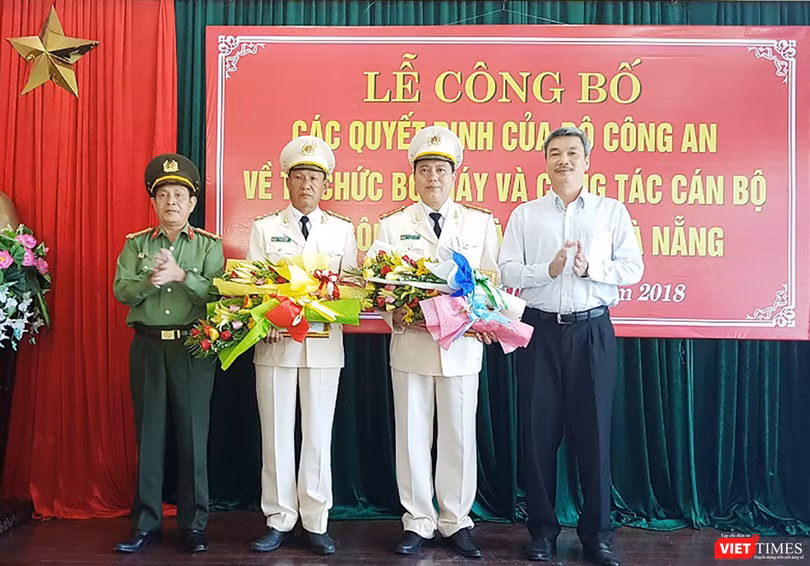 Sáng 21/8, Giám đốc Công an TP Đà Nẵng đã công bố các quyết định của Bộ trưởng Bộ Công an về việc bổ nhiệm hai lãnh đạo Cảnh sát PCCC TP Đà Nẵng giữ chức vụ Phó Giám đốc Công an TP Đà Nẵng. Đồng thời cơ cấu lại tổ chức bộ máy Công an TP Đà Nẵng theo mô h