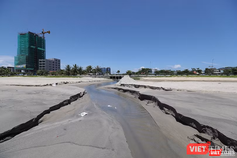 Nước thải bốc mùi hàng ngày vẫn chảy ra biển