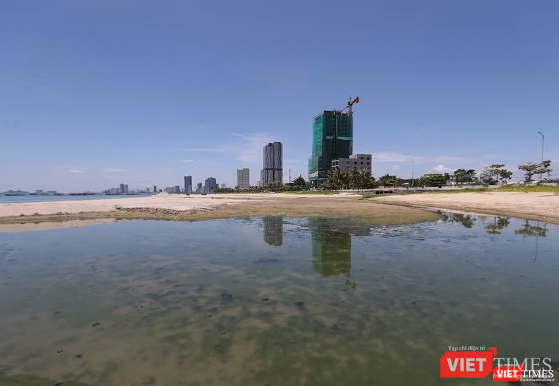 Ai dám tắm trên bãi biển như thế này