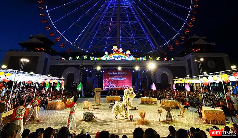 Biểu diễn lân sư rồng tại Công viên Sun World Danang Wonders