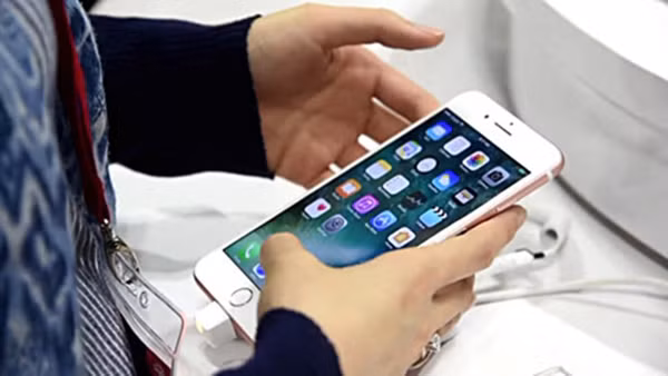 Vẫn sẽ có iPhone 7S và iPhone7S Plus vào năm sau với một ít thay đổi so với bản hiện tại ẢNH: AFP