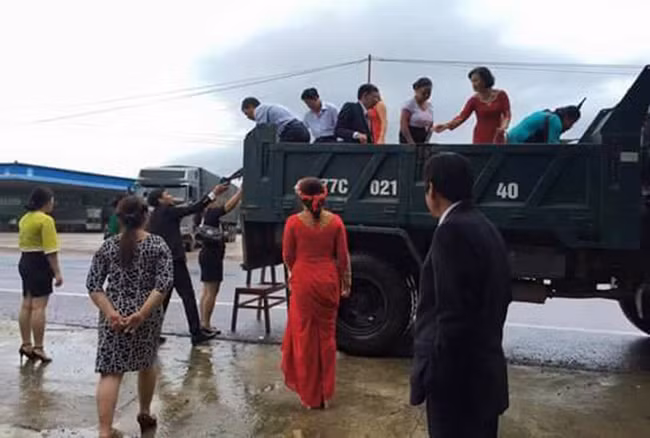 Thắt lòng, bức ảnh, rốn lũ, Bình Định, thiệt hại, mưa lũ, ngập chìm, VietTimes