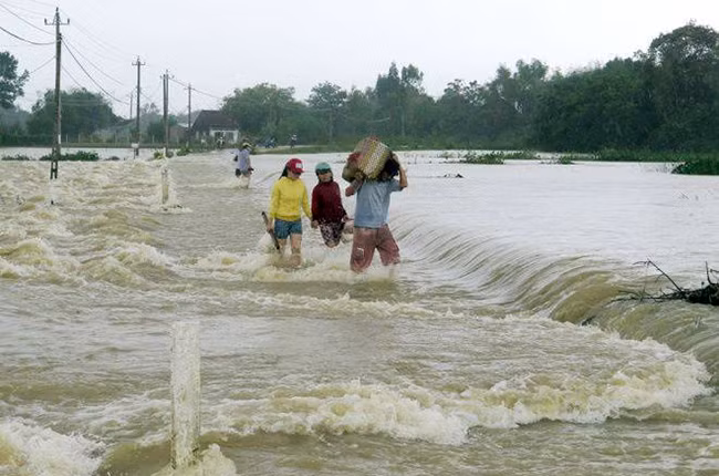 Thắt lòng, bức ảnh, rốn lũ, Bình Định, thiệt hại, mưa lũ, ngập chìm, VietTimes
