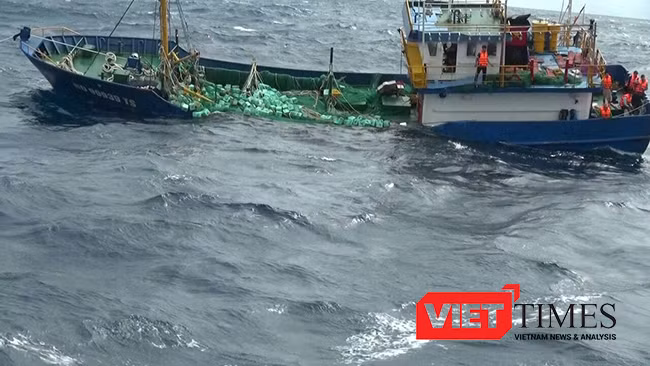 Tàu cá vỏ thép, bỏ mạng trên biển, ngư dân, Bình Định, BĐ 99939TS, sóng đánh chìm, VietTimes