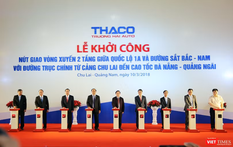 Sáng 10/3, Bộ GTVT, UBND tỉnh Quảng Nam và Công ty CP ô tô Trường Hải (Thaco) đã chính thức khởi công xây dựng nút giao vòng xuyến 2 tầng giữa QL1A và đường sắt Bắc-Nam với trục chính từ Cảng Chu Lai đi Cao tốc Đà Nẵng-Quảng Ngãi.