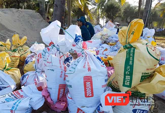 Hội An, Cửa Đại, bãi biển, sạt lở, xâm thực, bao cát, cứu chữa, bao cát, VietTimes