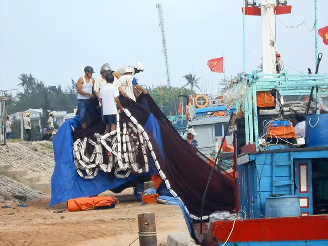 Ngư dân, Lý Sơn, khai tàu, mở biển đầu năm, VietTimes, Quảng Ngãi, ngư trường, tàu cá