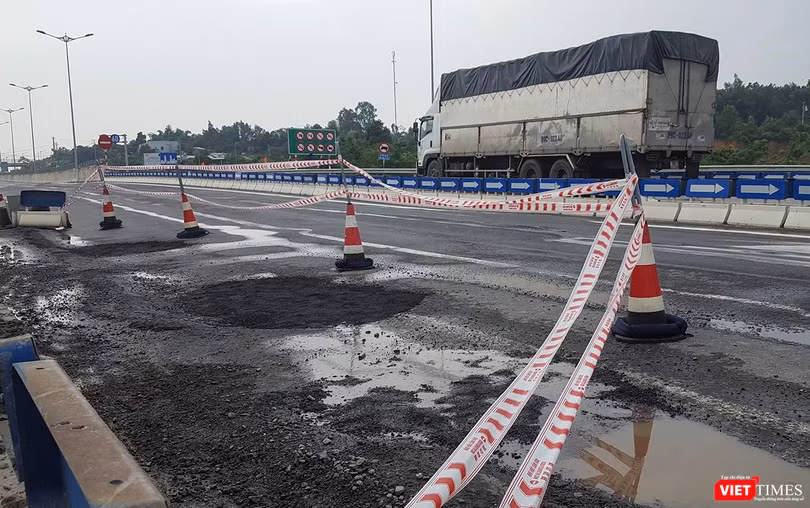 Đoạn đường hư hỏng tại Km 0+50 phía trái tuyến cao tốc Đà Nẵng-Quảng Ngãi vừa xuất hiện cuối tháng 9/2019