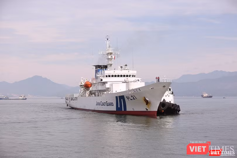 Trên vịnh Đà Nẵng