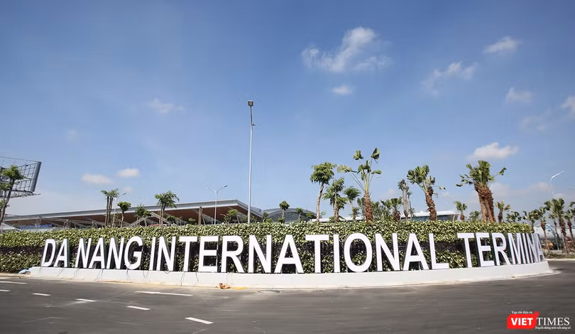Đơn vị tư vấn kiến nghị Đà Nẵng ưu tiên đầu tư 2 tuyến ở giai đoạn đầu tiên là xe điện mặt đất trục đông tây kết nối biển Mỹ Khê với Sân bay quốc tế và xe điện mặt đất trục nam bắc dọc biển Mỹ Khê, kết nối khu resort phía đông nam thành phố.