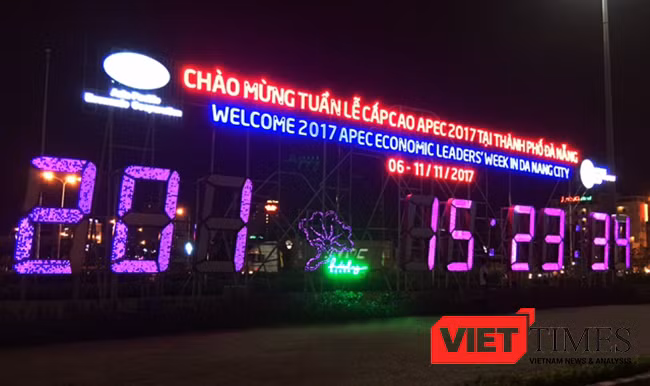 TP Đà Nẵng vừa quyết định phê duyệt Đề án kinh phí gần 40 tỷ đồng để thí điểm thay thế hệ thống chiếu sáng công cộng trên địa bàn bằng đèn LED để phục vụ APEC. Ảnh: Xuân Mai.