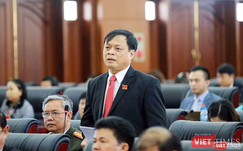 ông Võ Ngọc Đồng, Giám đốc Sở Nội vụ Đà Nẵng phát biểu tại phiên thảo luận kỳ họp thứu 6, HĐND TP Đà Nẵng khóa IX