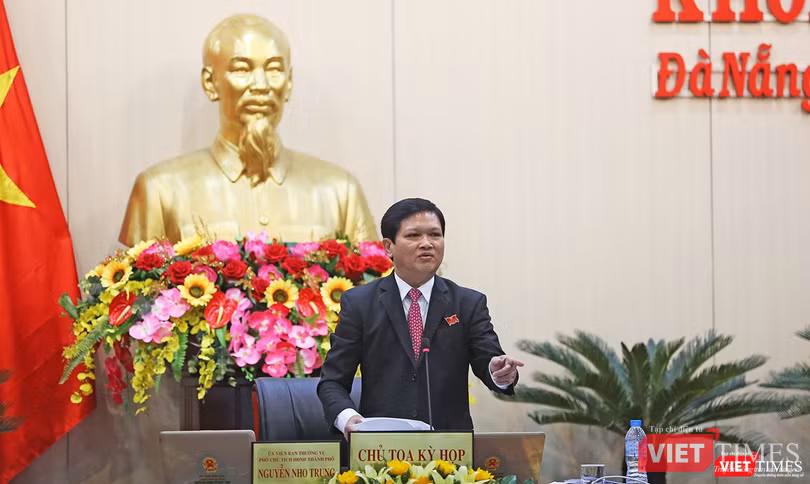 ông Nguyễn Nho Trung, Phó Chủ tịch HĐND TP nói: “Việc tinh giản biên chế cần ban hành sớm, cần xây dựng lại kế hoạch, cơ cấu sử dụng người lao động, xử lý các hợp đồng lao động