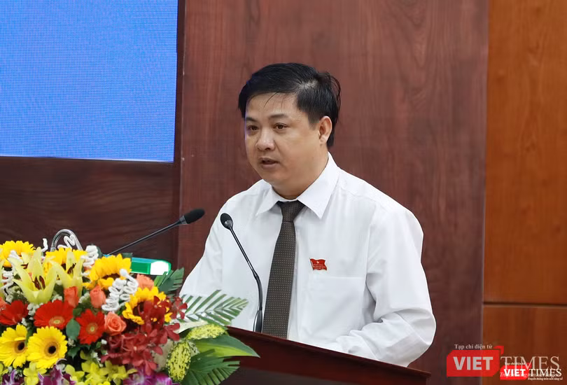 Thông tin bất ngờ ở cuối phiên họp, khi Ban Bí thư Trung ương Đảng đồng ý cho HĐND TP Đà Nẵng bầu chức danh Chủ tịch HĐND TP, và thay mặt Thường trực Thành ủy Đà Nẵng, Chánh VP Thành ủy Đà Nẵng đọc Tờ trình giới thiệu ông Nguyễn Nho Trung giữ vị trí Chủ tịch HĐND TP