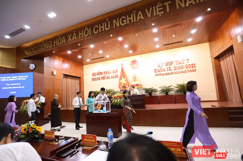 Công tác bỏ phiếu cho ông Đặng Việt Dũng được tiến hành