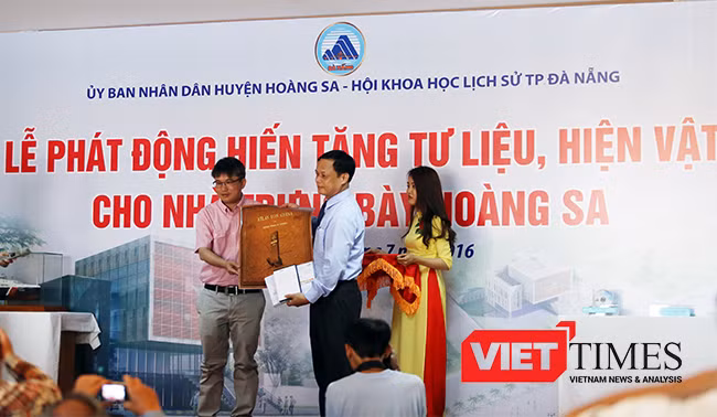 Chiều ngày 3/7, tại Bảo tàng Đà Nẵng, UBND huyện Hoàng Sa (TP Đà Nẵng) tổ chức Lễ phát động hiến tặng tư liệu, hiện vật cho Nhà trưng bày Hoàng Sa